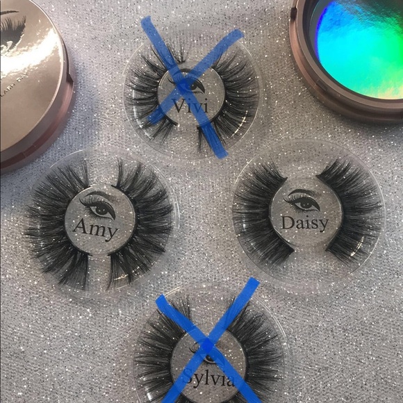 Strip lashes - Picture 2 of 3